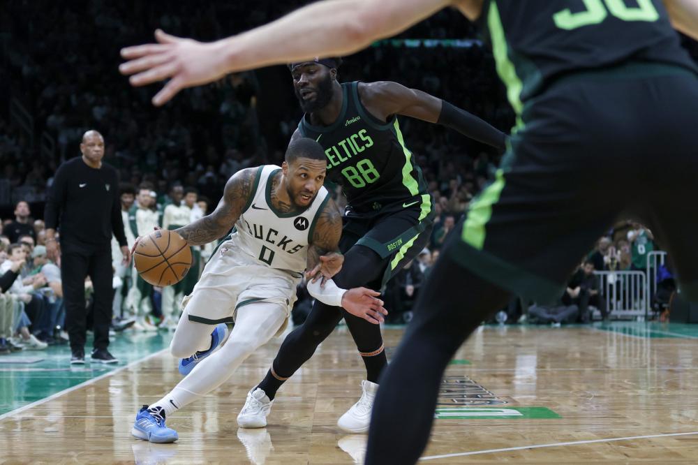 他坚持认为 他坚持认为