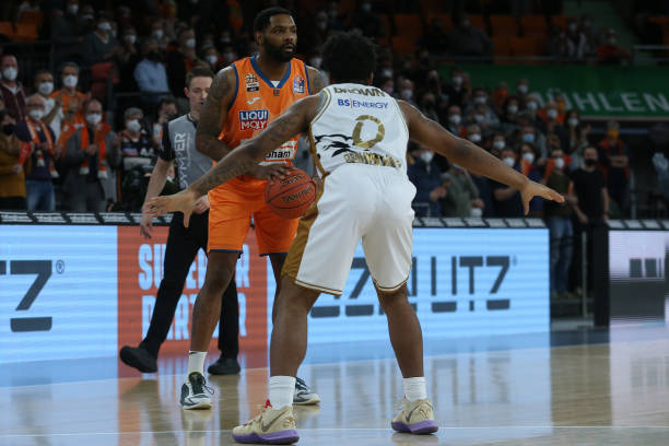 1名选手出 1名选手出